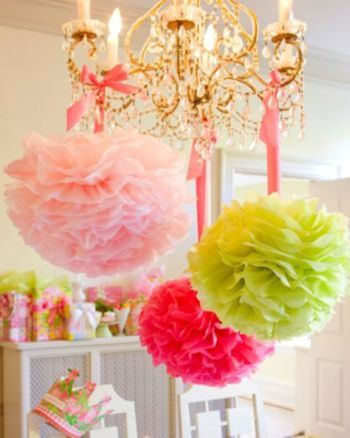 Fluttering Colorful Decorations: Adorable 'Paper Pom Poms' - How to Use Themにて紹介している画像