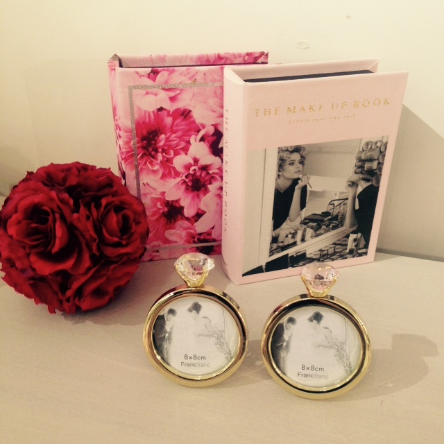 Essential Wedding Item: 8 Recommended Shops to Get Affordable 'Photo Frames'!にて紹介している画像