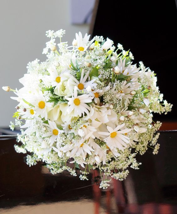 「春のお花といえば？」今の季節にピッタリ！春に咲くお花で作るブーケデザインカタログ♡にて紹介している画像