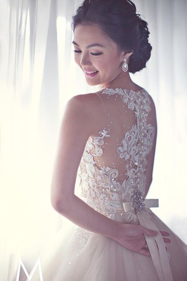 思わずため息が出ちゃう…♡レースが印象的なwedding dressコレクションにて紹介している画像