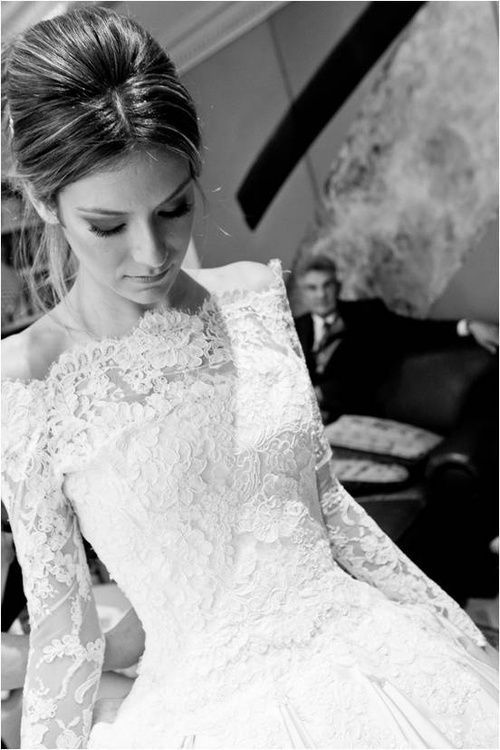 思わずため息が出ちゃう…♡レースが印象的なwedding dressコレクションにて紹介している画像