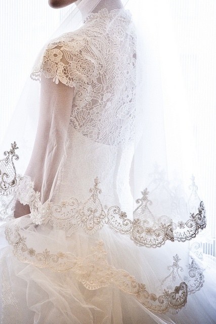 思わずため息が出ちゃう…♡レースが印象的なwedding dressコレクションにて紹介している画像