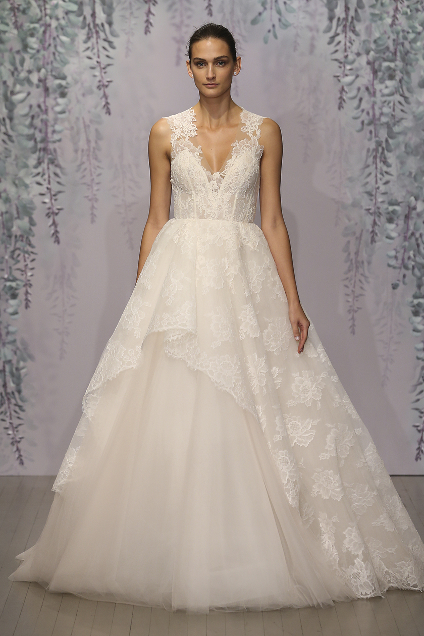 Feminine Wedding Dresses: A Compilation of Monique Lhuillier's Latest 2016 Collection ♡にて紹介している画像